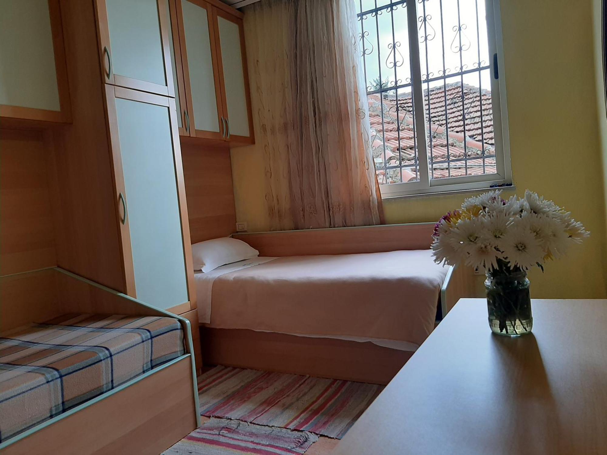 Enki'S Guesthouse Tirana Exterior photo