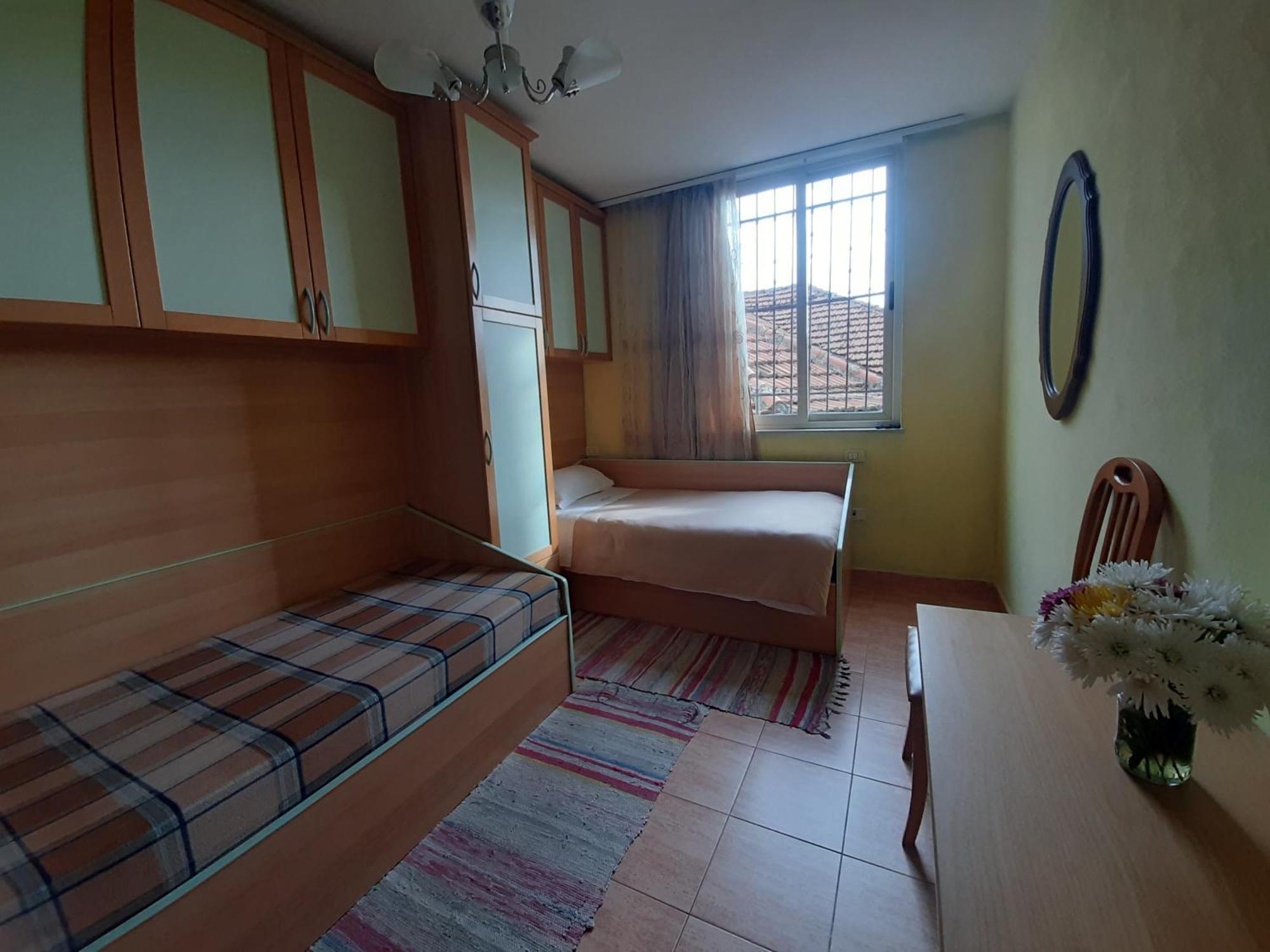 Enki'S Guesthouse Tirana Exterior photo